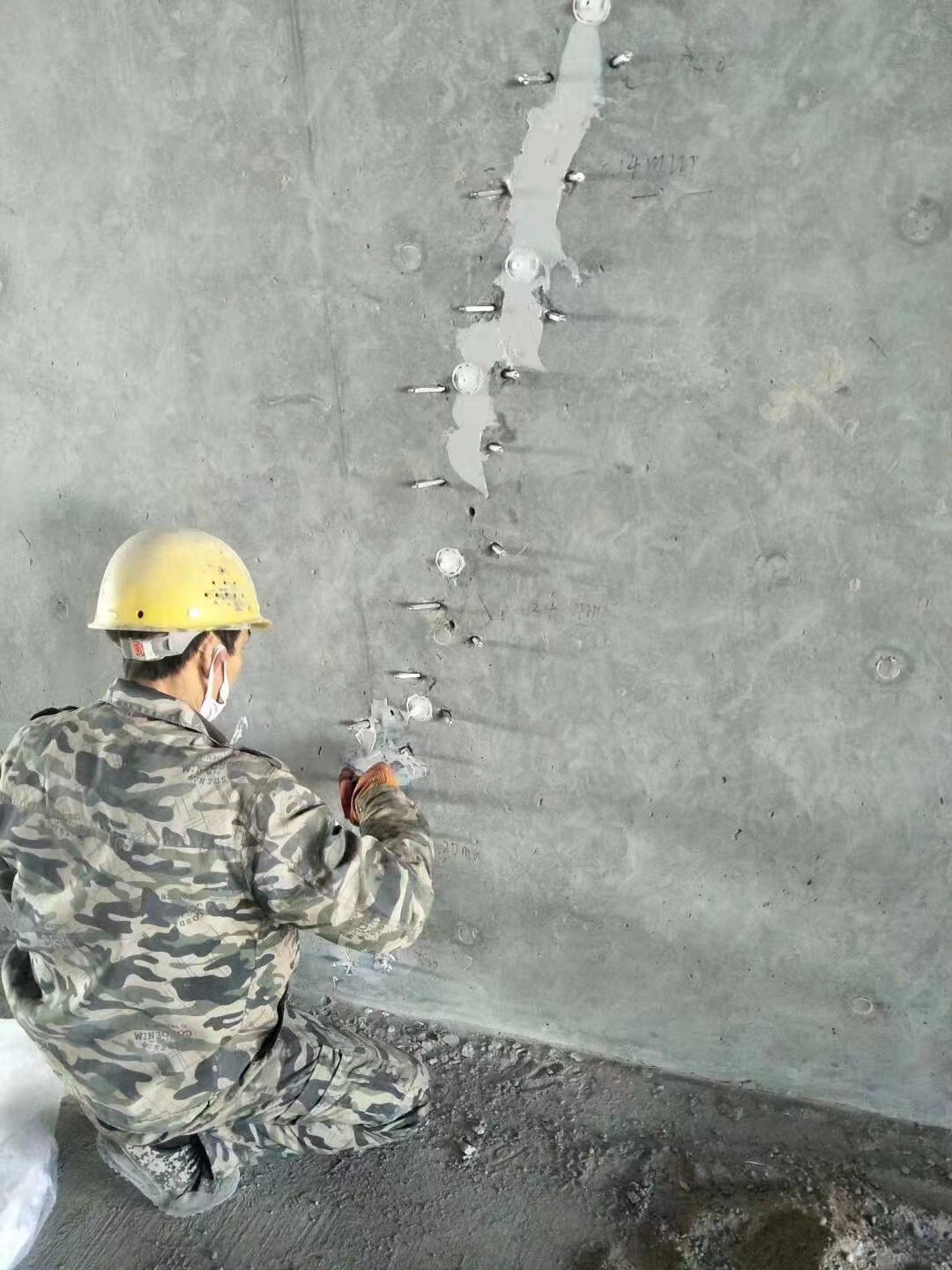安徽混凝土楼板裂缝加固施工的方案